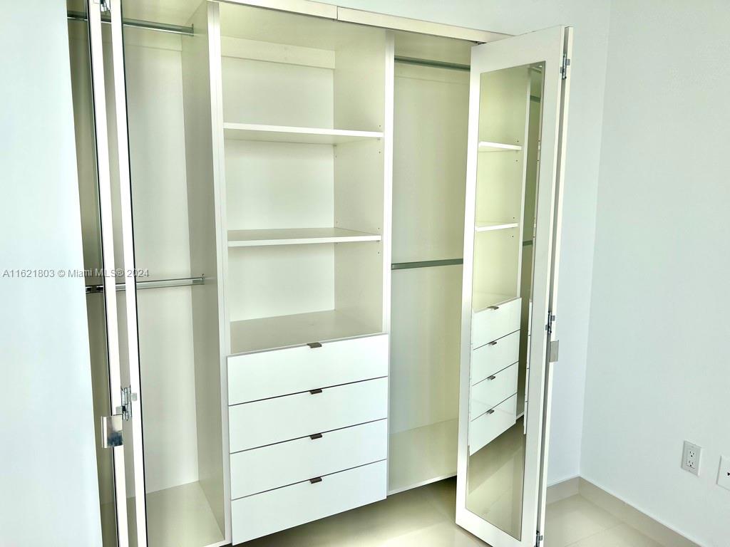 THE FLORIDIAN CONDO - Residential Lease