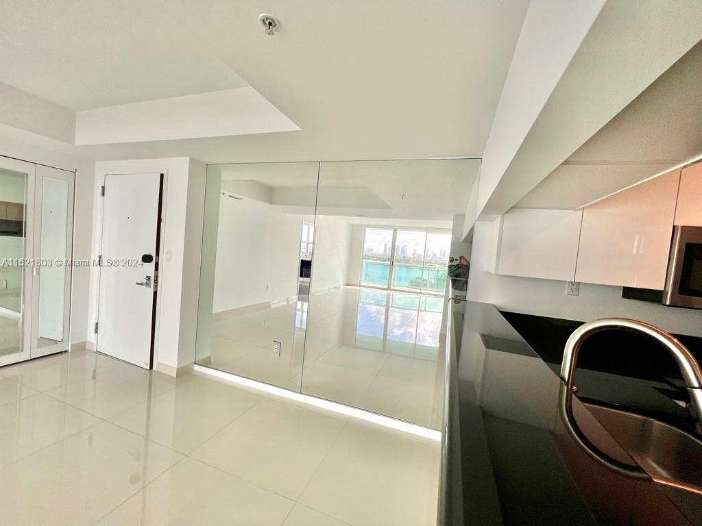 THE FLORIDIAN CONDO - Residential Lease