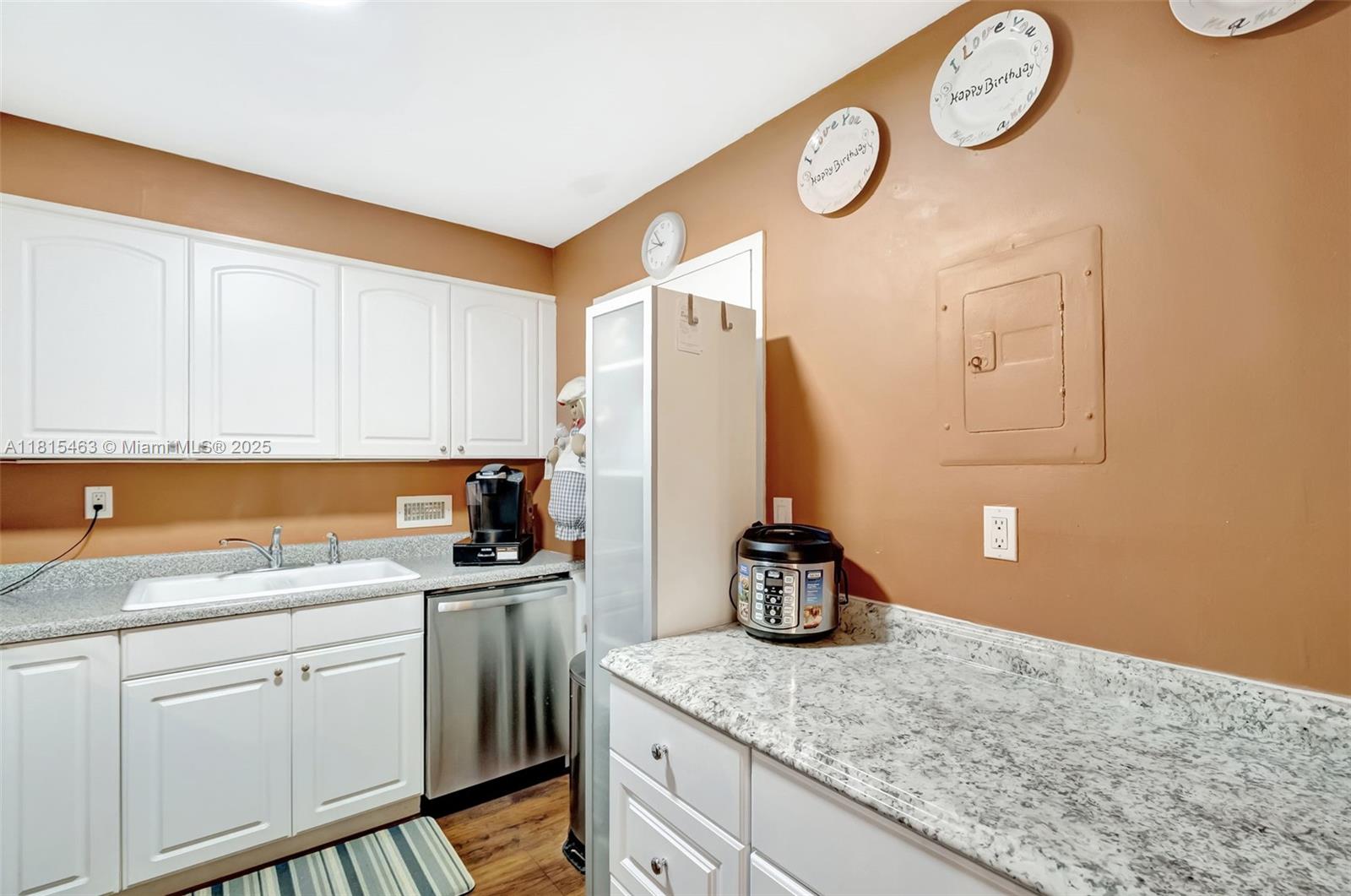 10101 E Bay Harbor Dr 502
