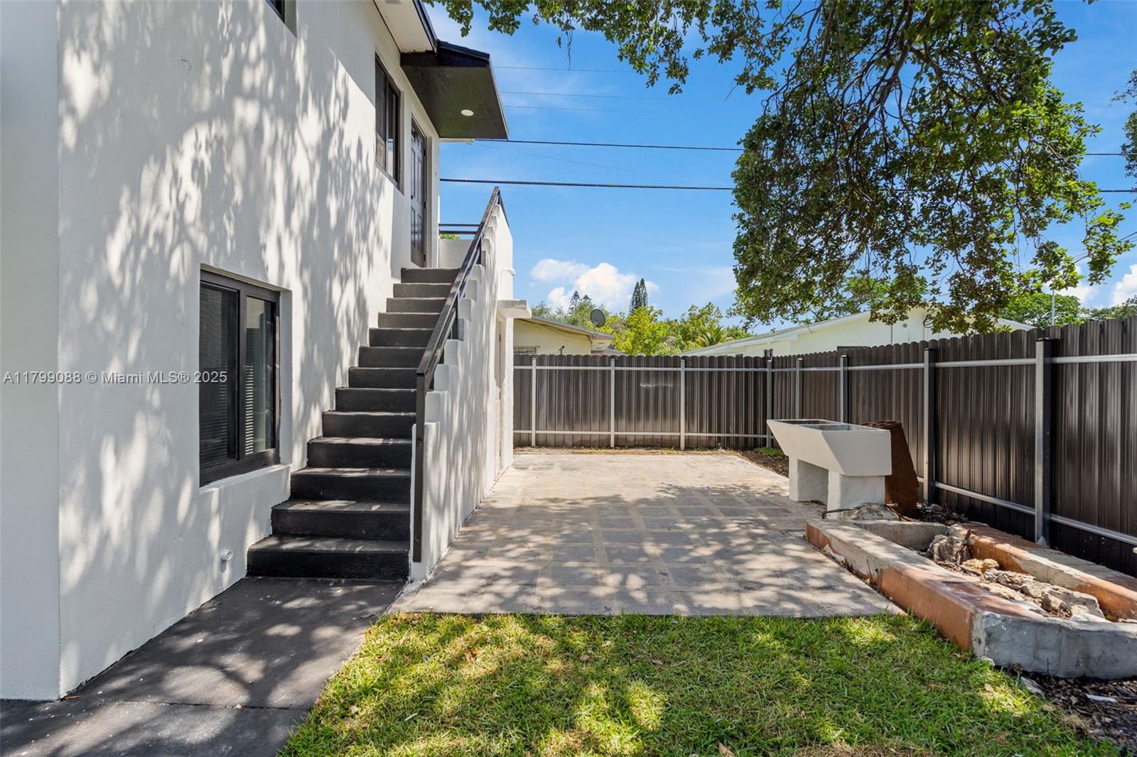 1824 NW 47th St