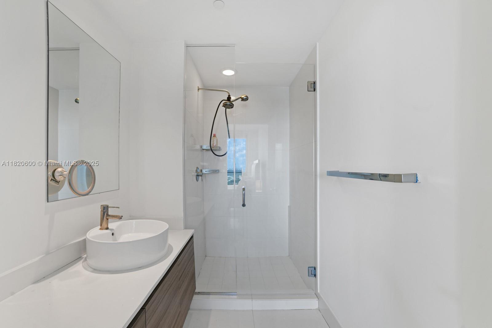 3401 MIDTOWN CONDO - Residential Lease