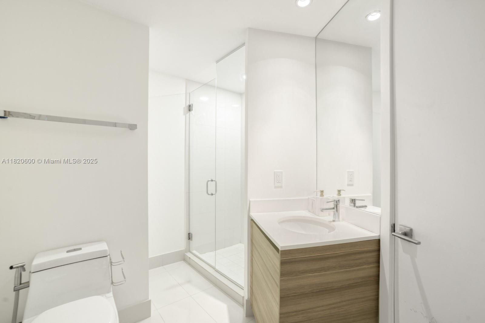 3401 MIDTOWN CONDO - Residential Lease