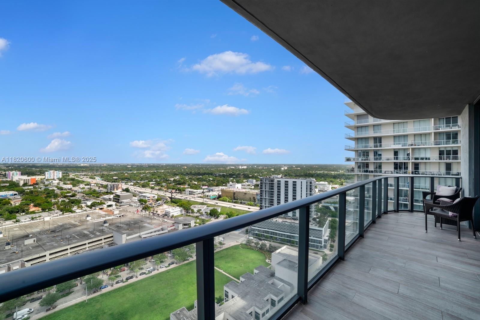 121 NE 34th St 2709