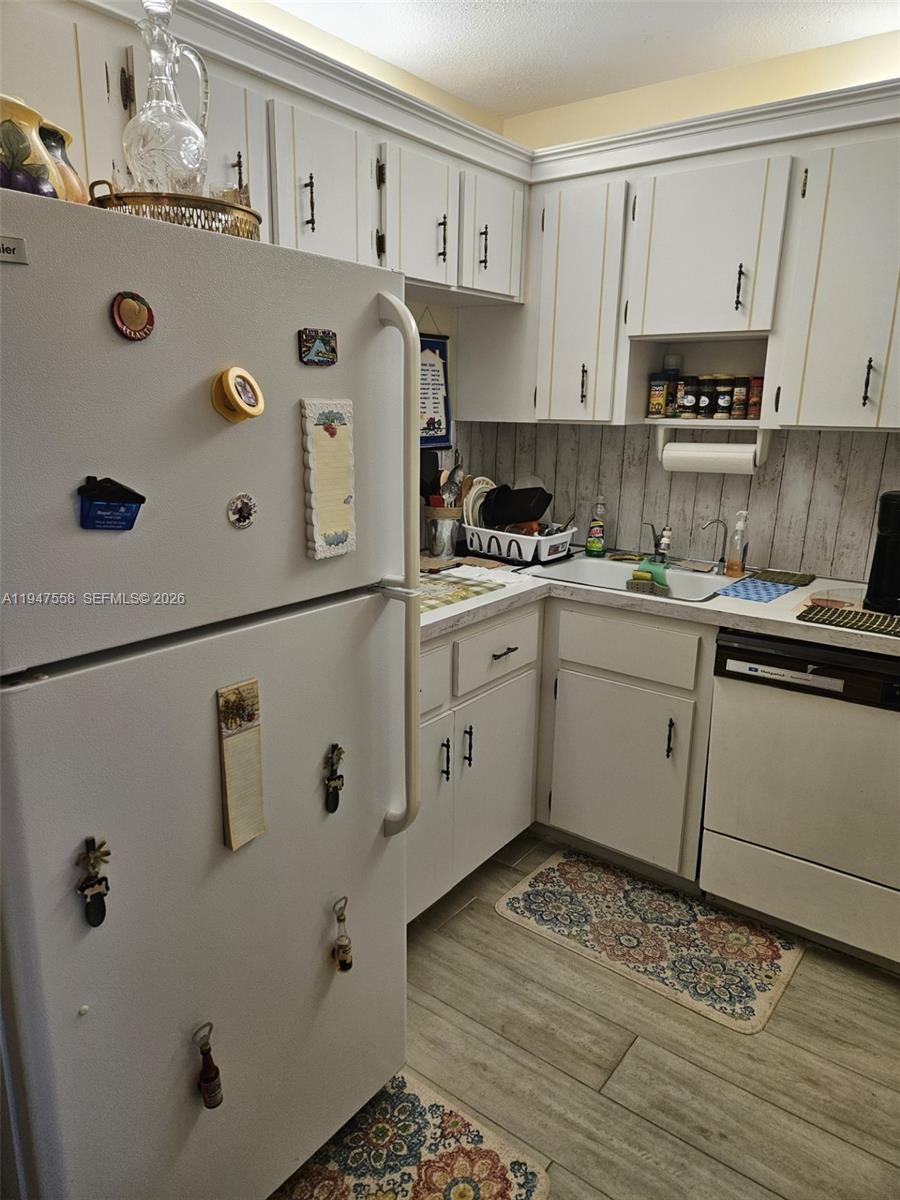 3591 Inverrary Dr 405