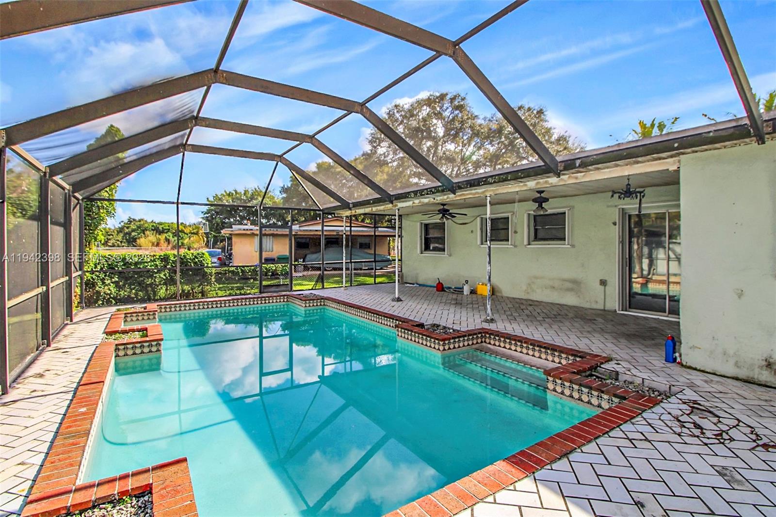 SCHOOL HOUSE SUB - Residential