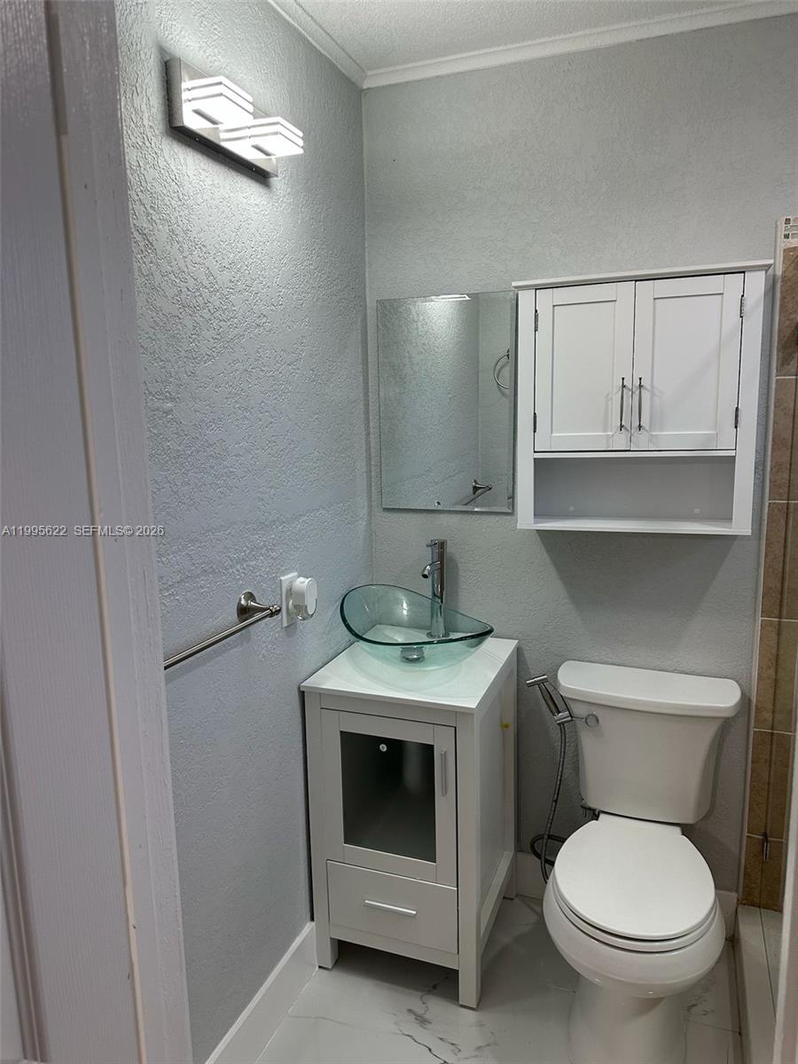 LINCOLN ESTS - Residential Lease