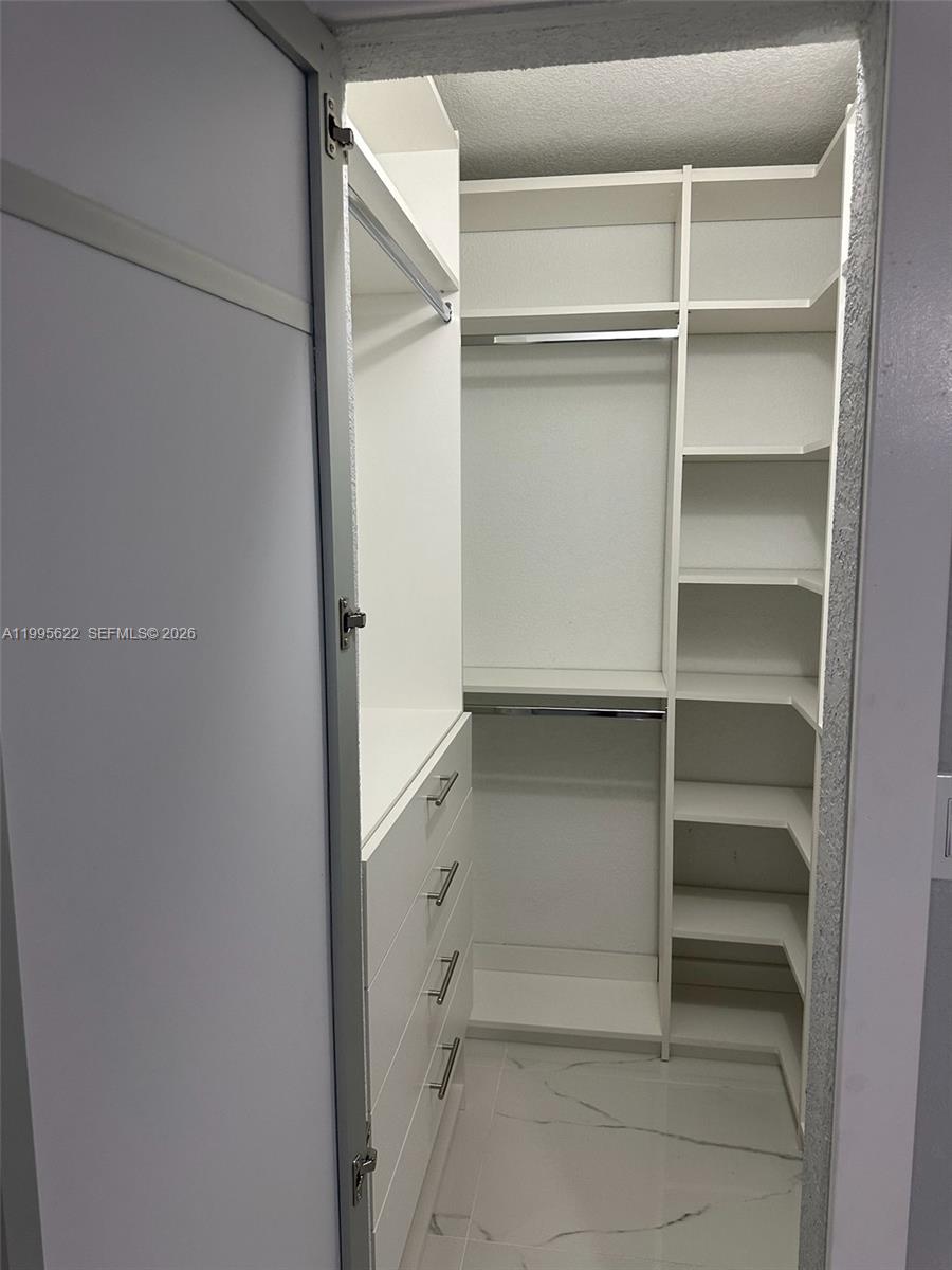 LINCOLN ESTS - Residential Lease