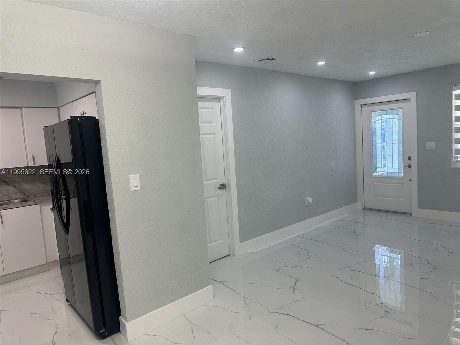 LINCOLN ESTS - Residential Lease