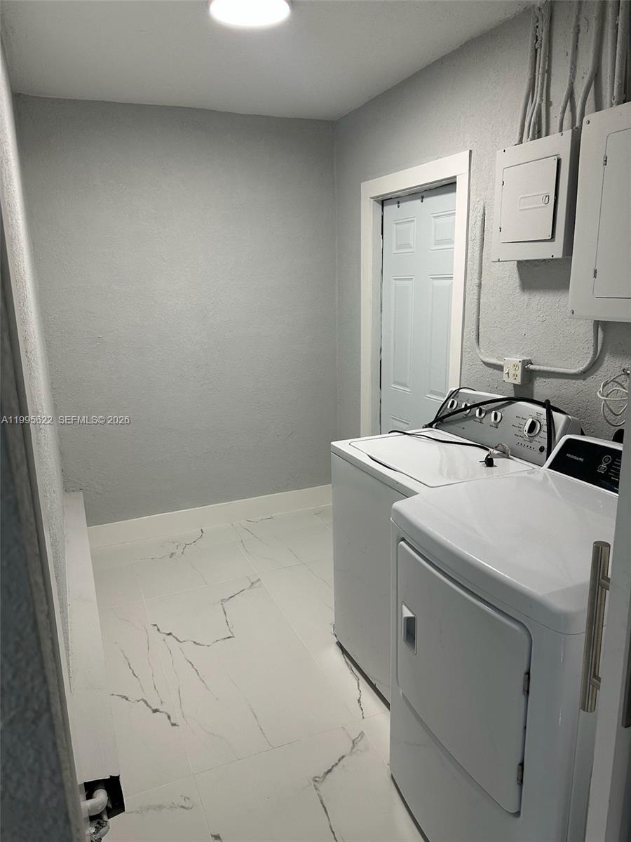 LINCOLN ESTS - Residential Lease