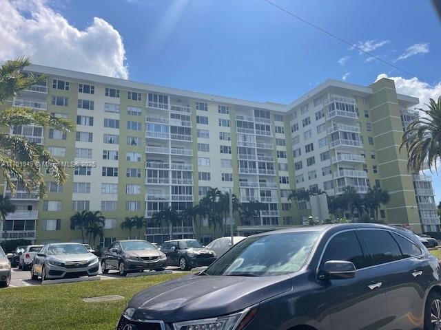 4400 Hillcrest Dr 701B
