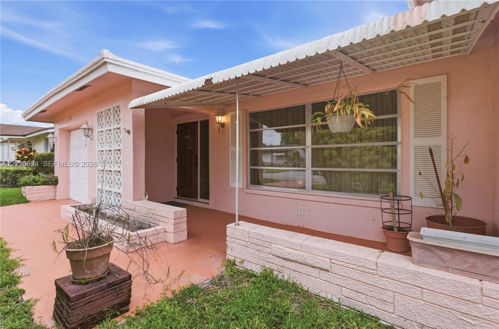 Photo of 4901 NW 53rd St, Tamarac, FL 33319 (MLS # A12025894)