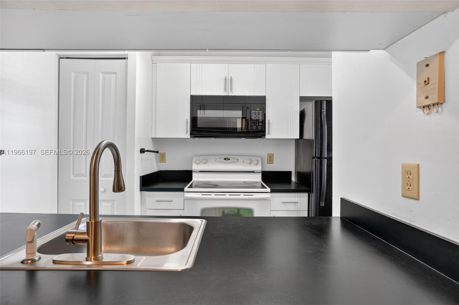 BANYAN TREE FIVE CONDO - Residential