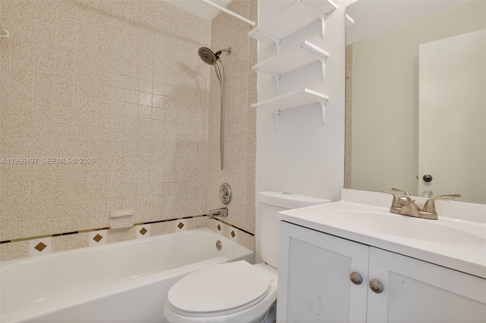 BANYAN TREE FIVE CONDO - Residential