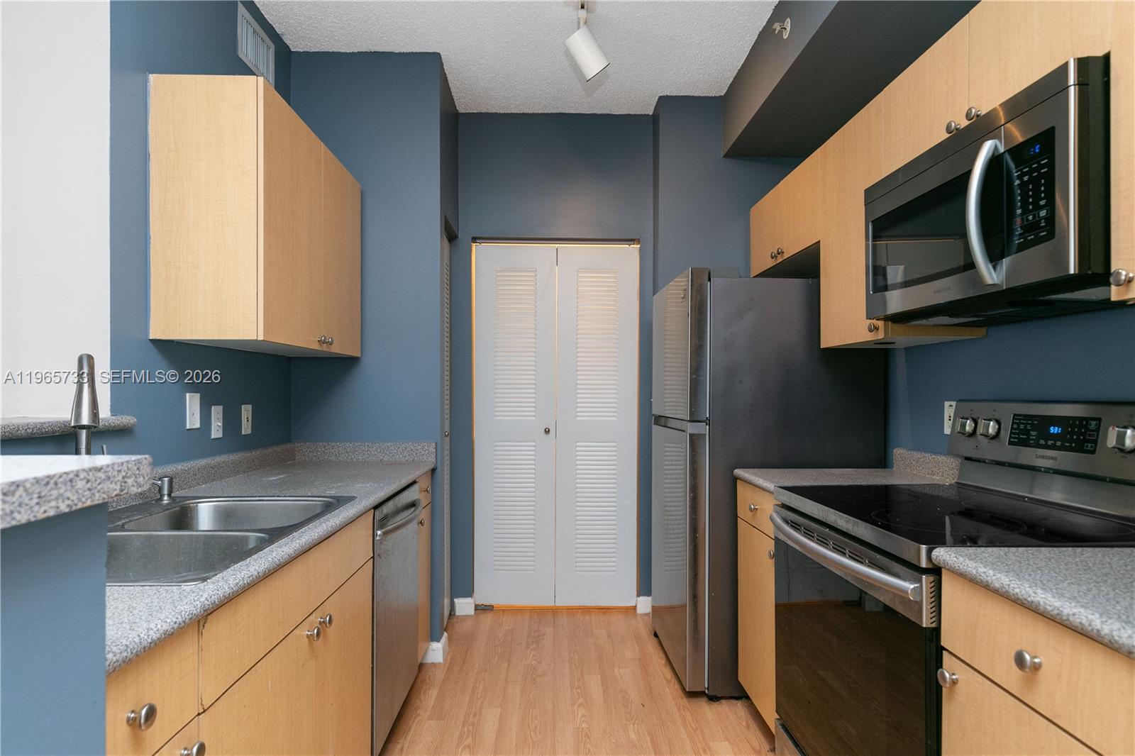 REGENT PARK CONDO - Residential