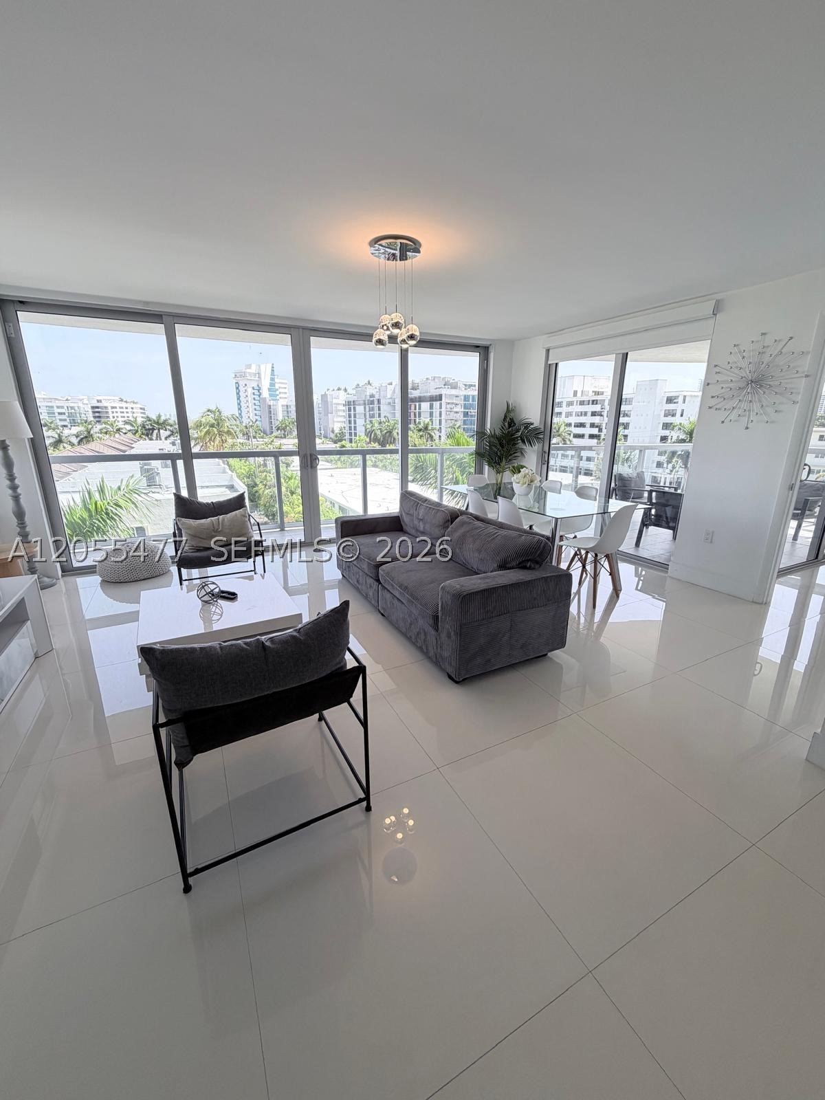 1100 100th St 606