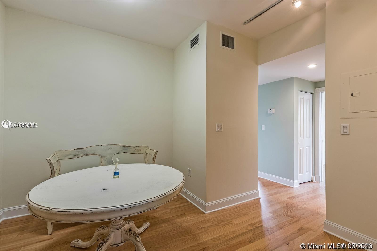 SOUTH BEACH RESIDENCES CO - Residential Lease