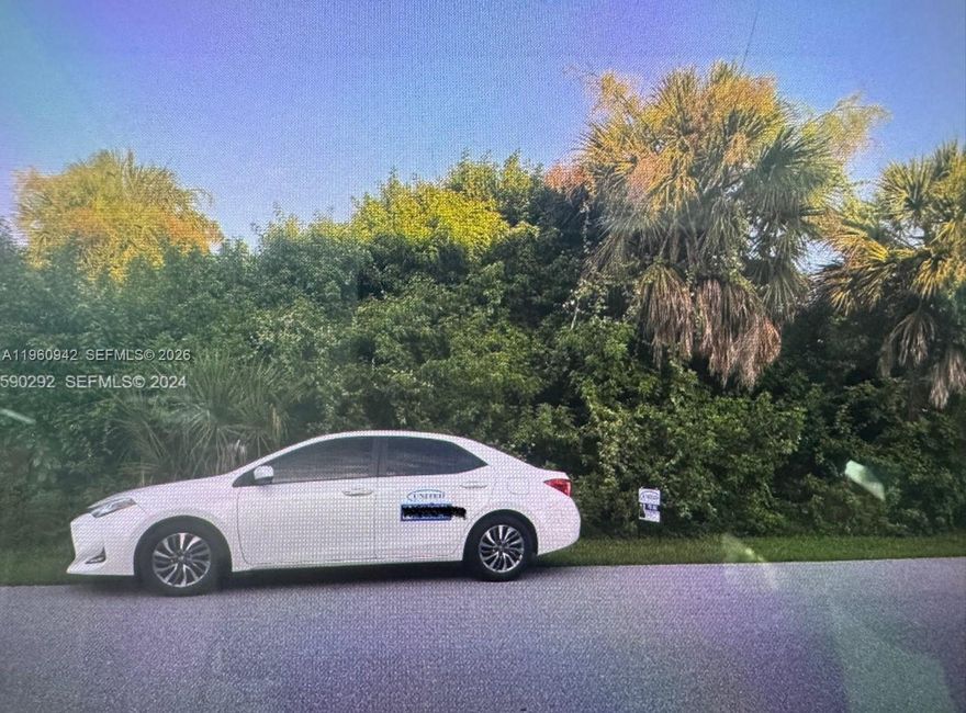 reat opportunity to own land to build your dream home in a desirable and preferred area in Port Charlotte. Ready to Build your place and own a piece of paradise, call today. 80x125 = 10,000 sq ft zone residential .24 acres