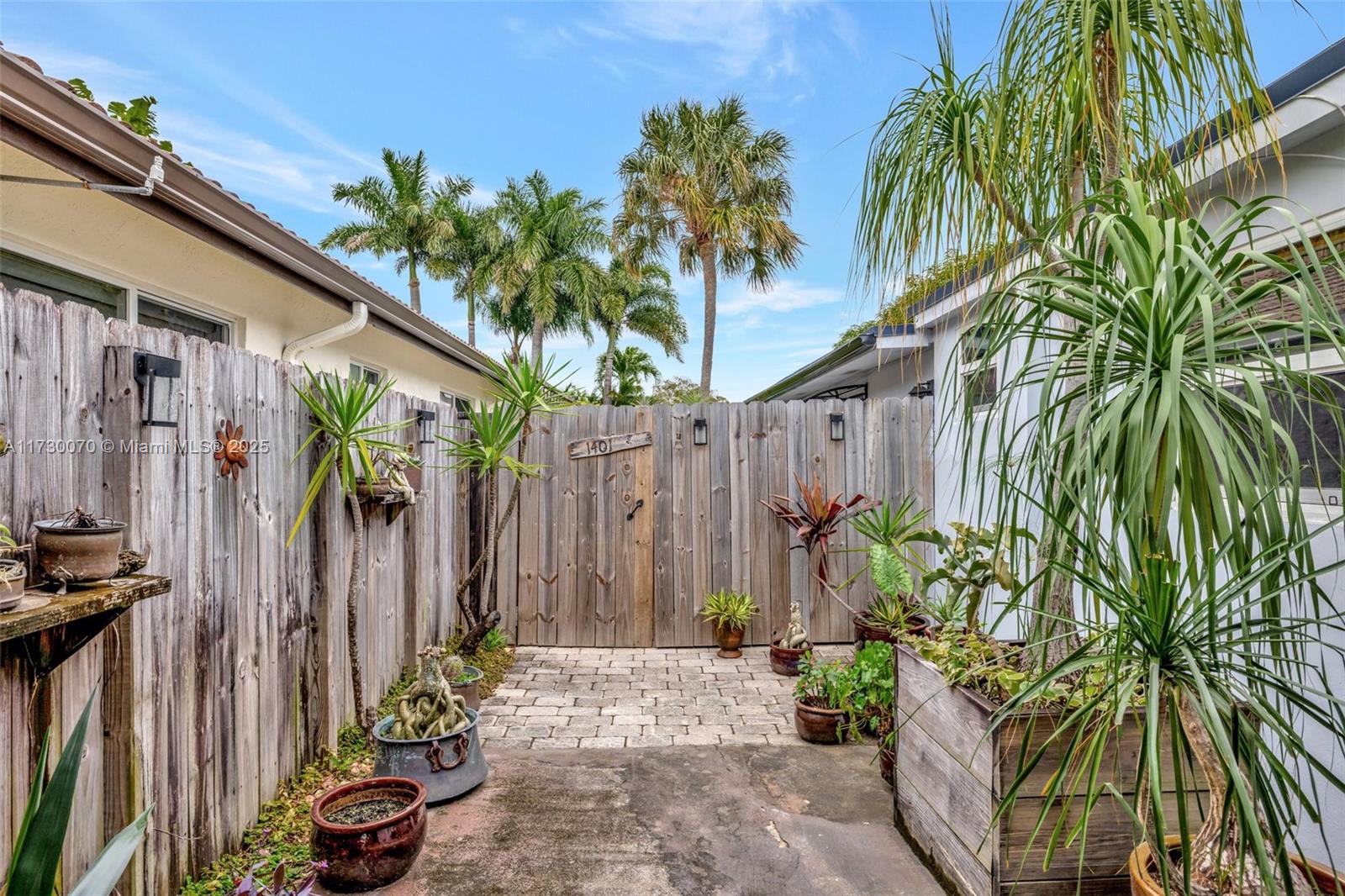 OAKLAND PARK - Residential