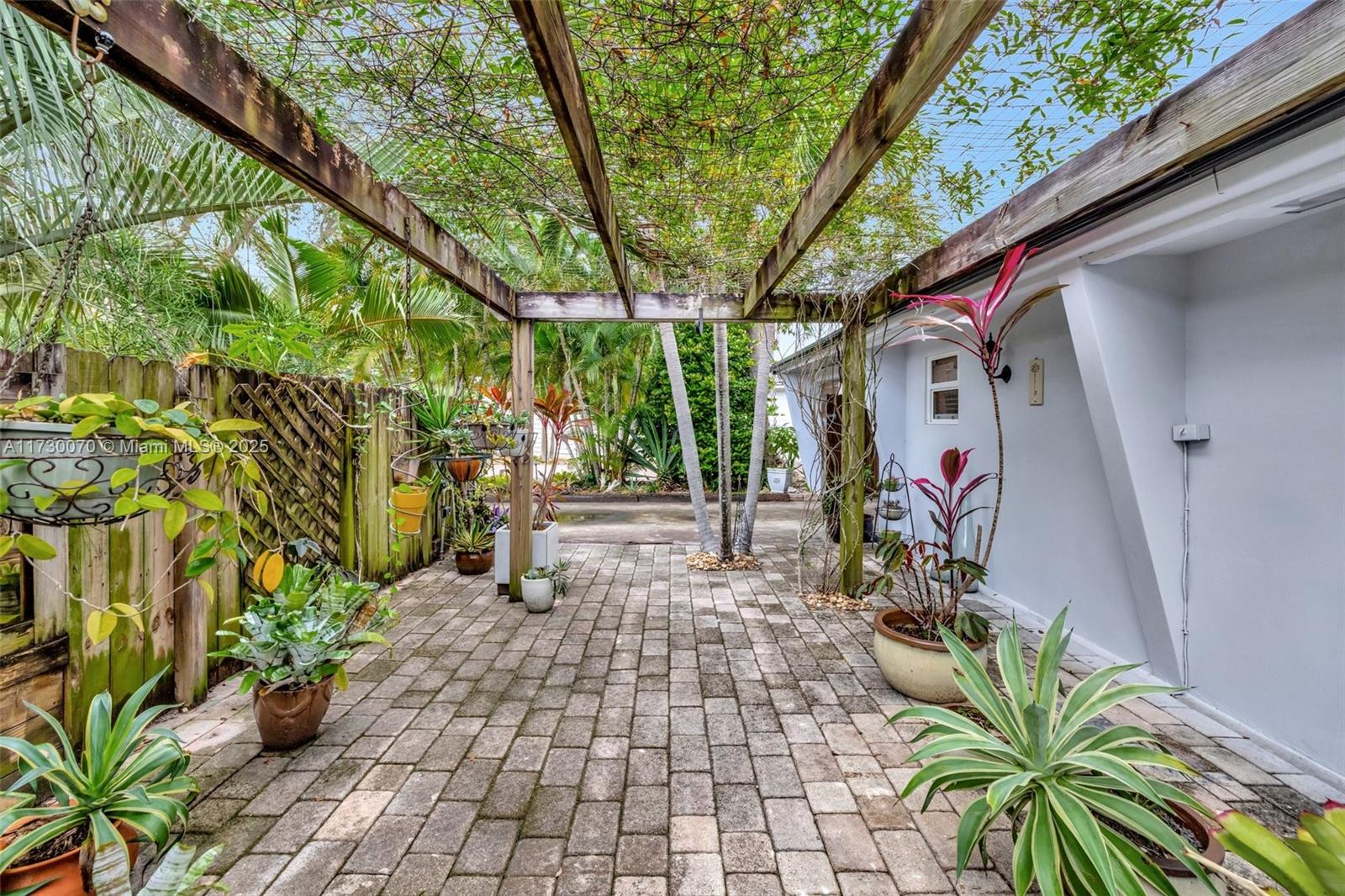 OAKLAND PARK - Residential