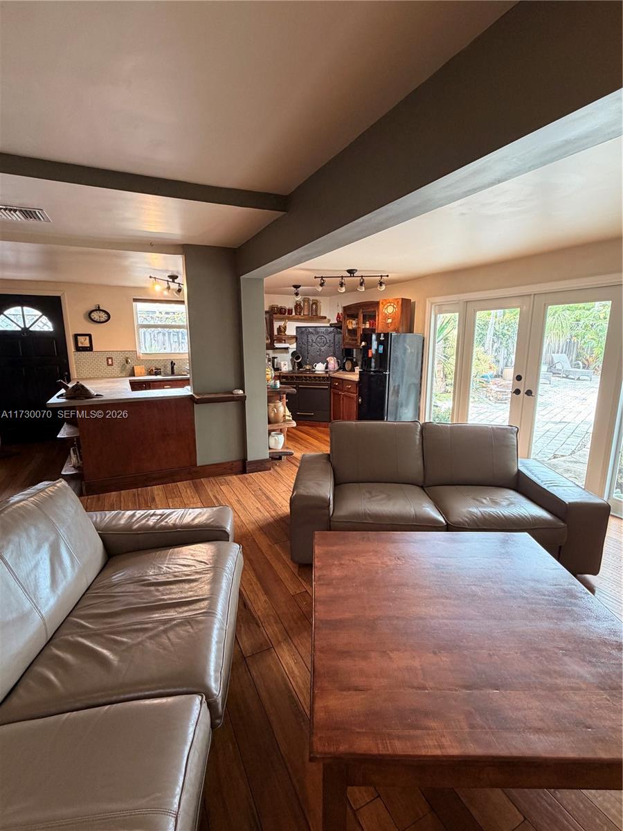OAKLAND PARK - Residential