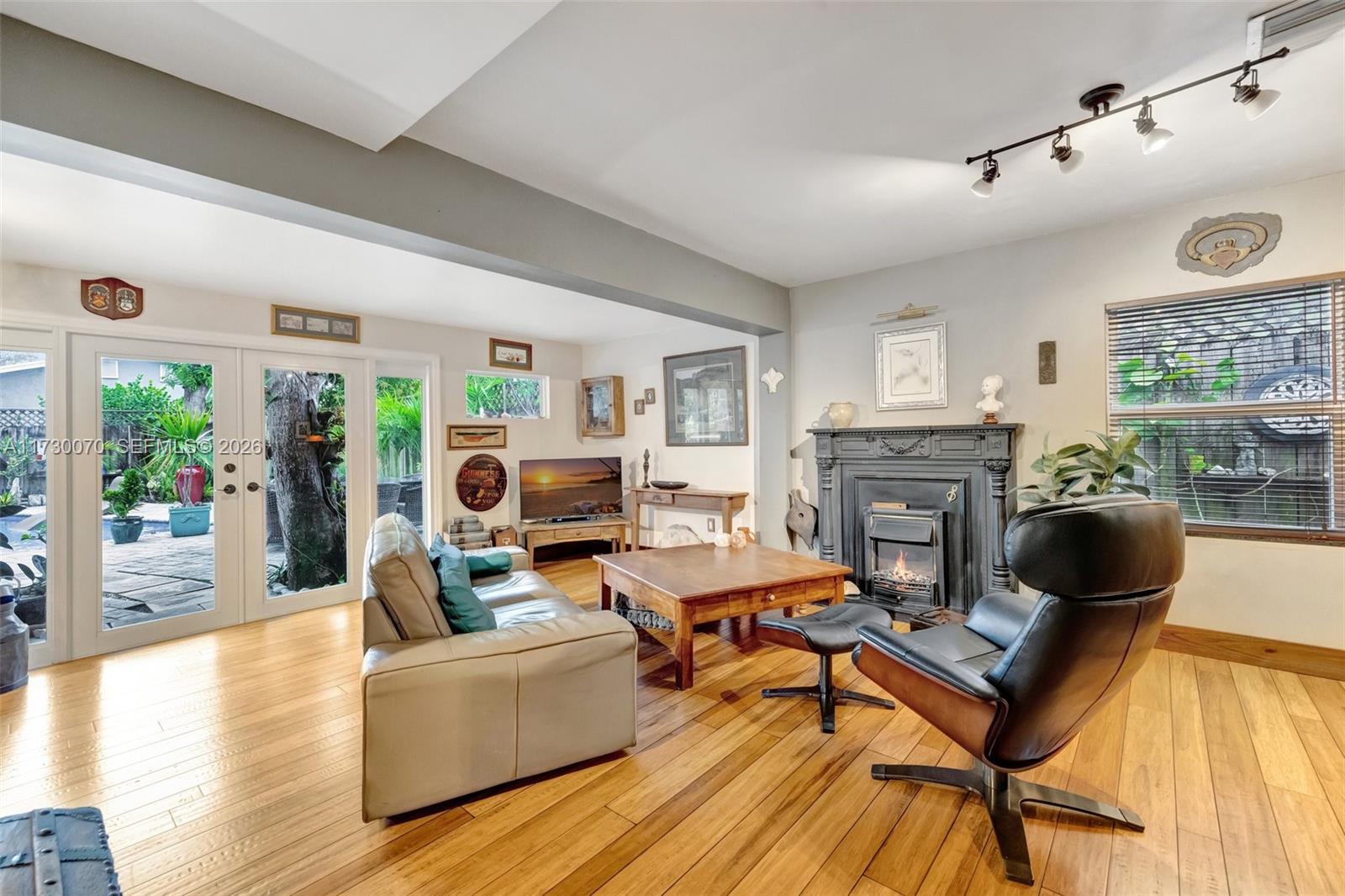 OAKLAND PARK - Residential
