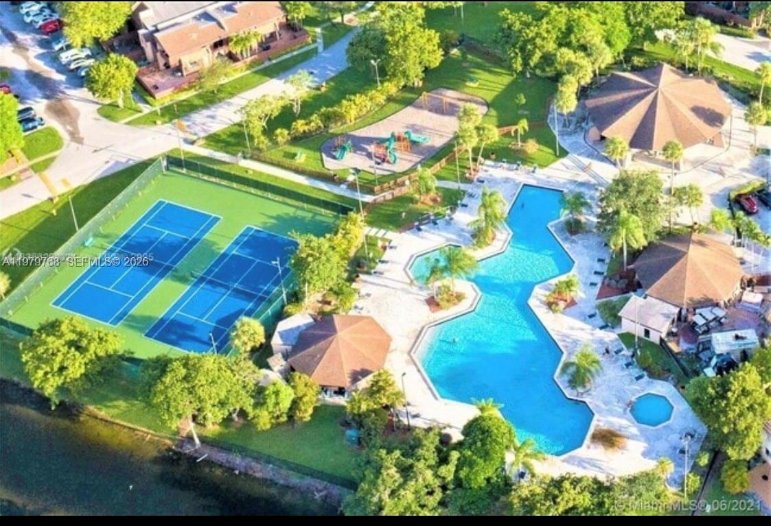 SNAPPER CREEK TOWNHOUSE S - Residential