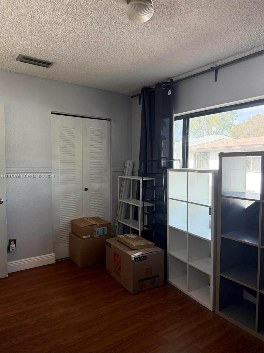 SNAPPER CREEK TOWNHOUSE S - Residential