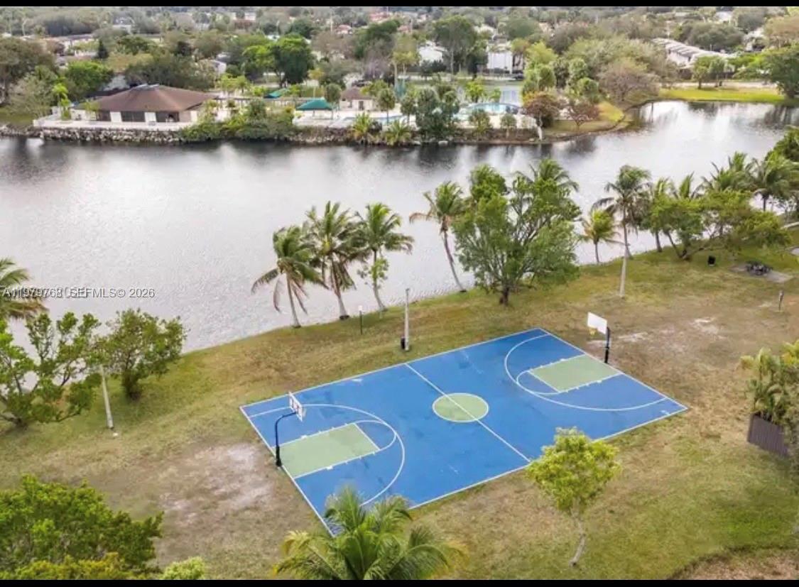 SNAPPER CREEK TOWNHOUSE S - Residential