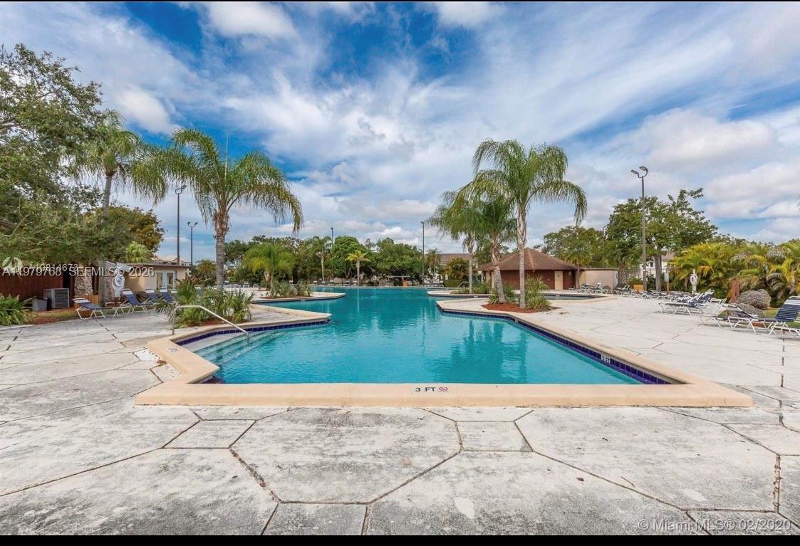 SNAPPER CREEK TOWNHOUSE S - Residential