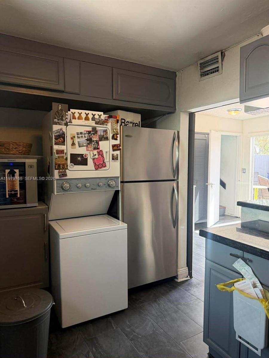 SNAPPER CREEK TOWNHOUSE S - Residential