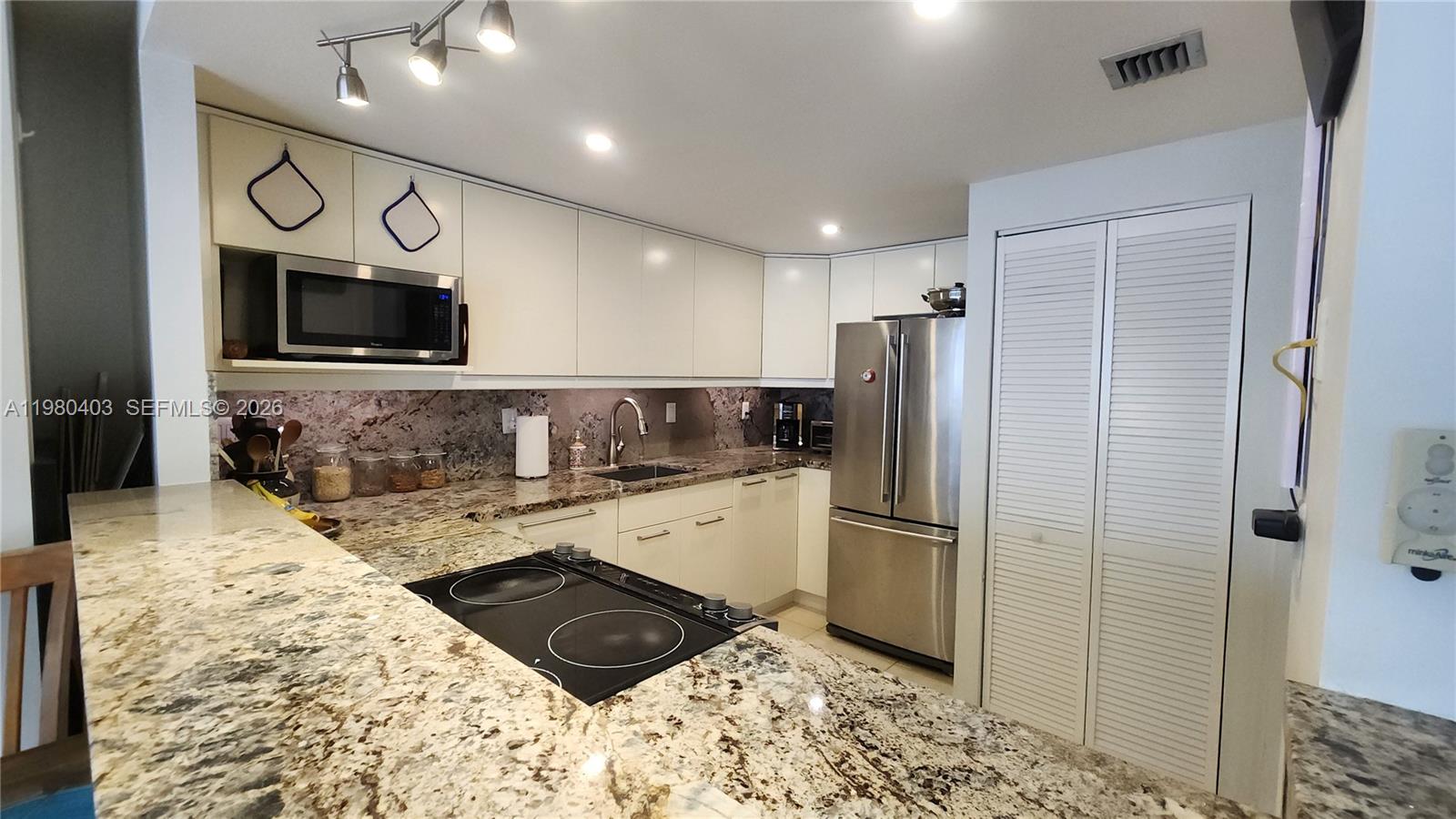 BRICKELL PLACE CONDO - Residential