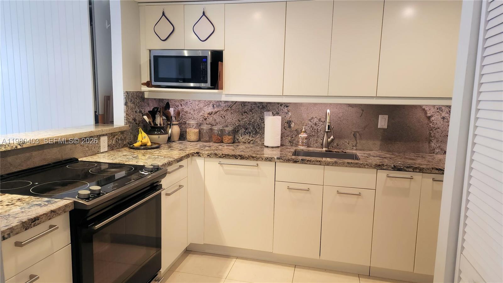 BRICKELL PLACE CONDO - Residential