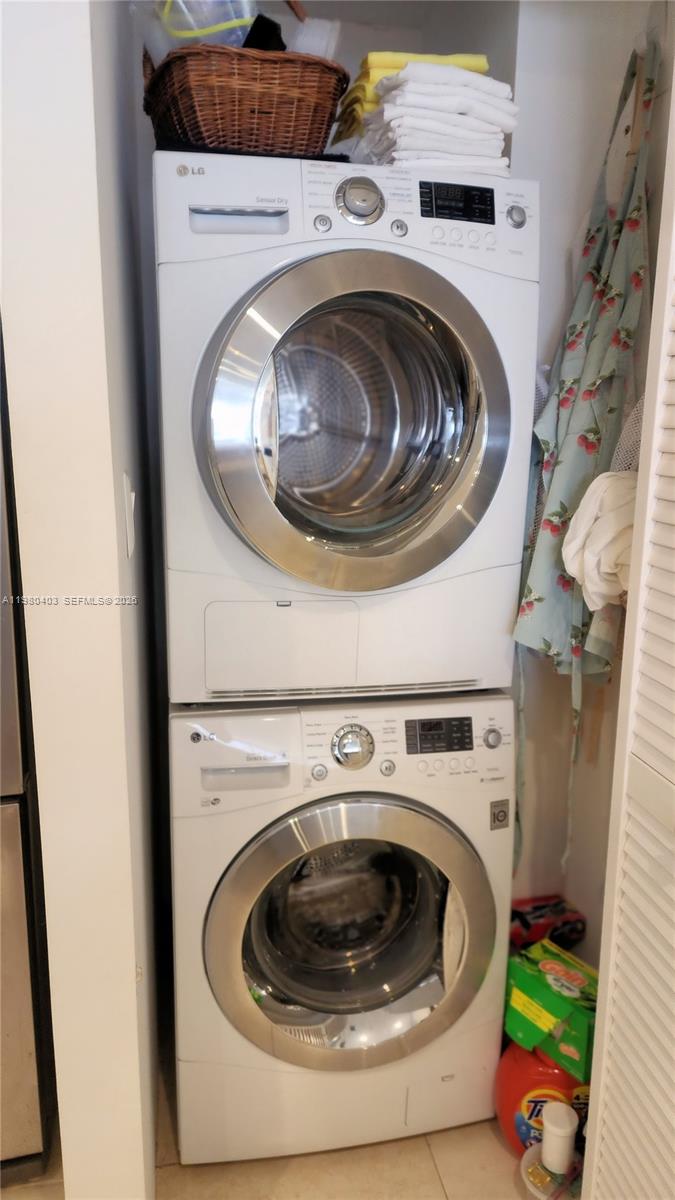 BRICKELL PLACE CONDO - Residential