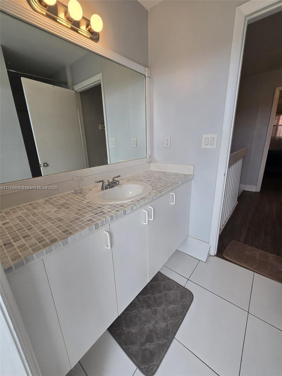 VENETIAN ISLES 3RD SEC - Residential
