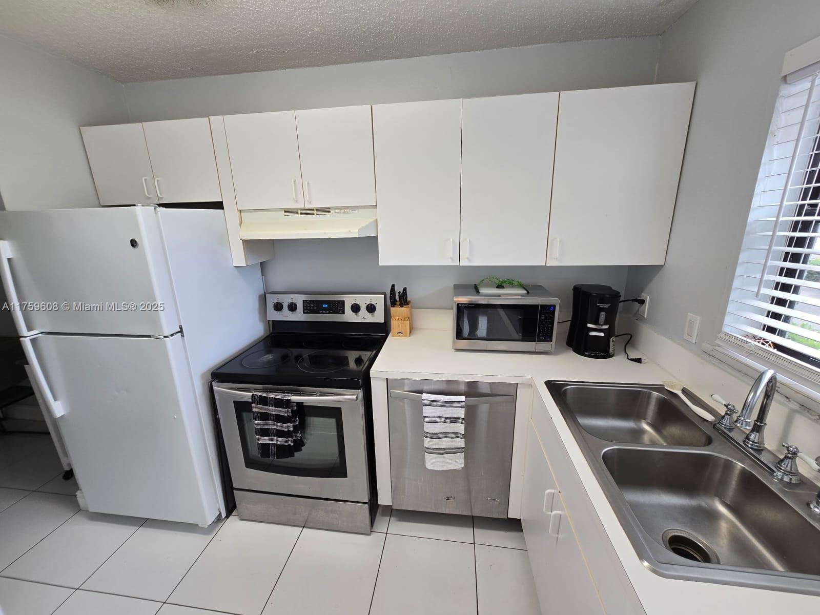 VENETIAN ISLES 3RD SEC - Residential
