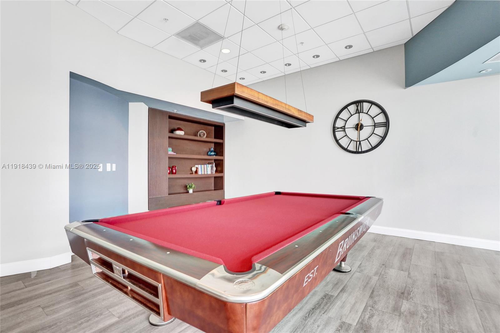 MET 1 CONDO - Residential