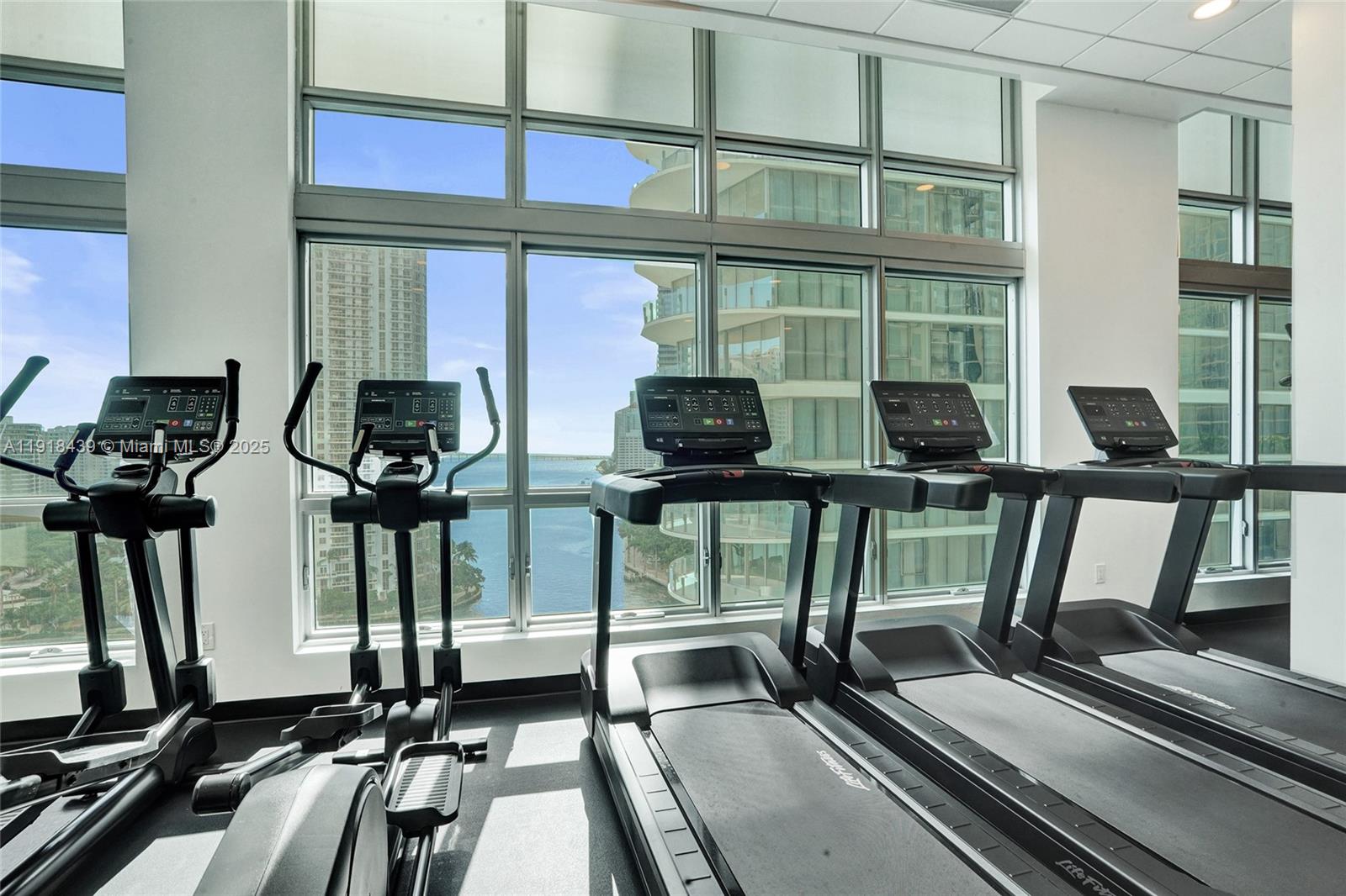 MET 1 CONDO - Residential