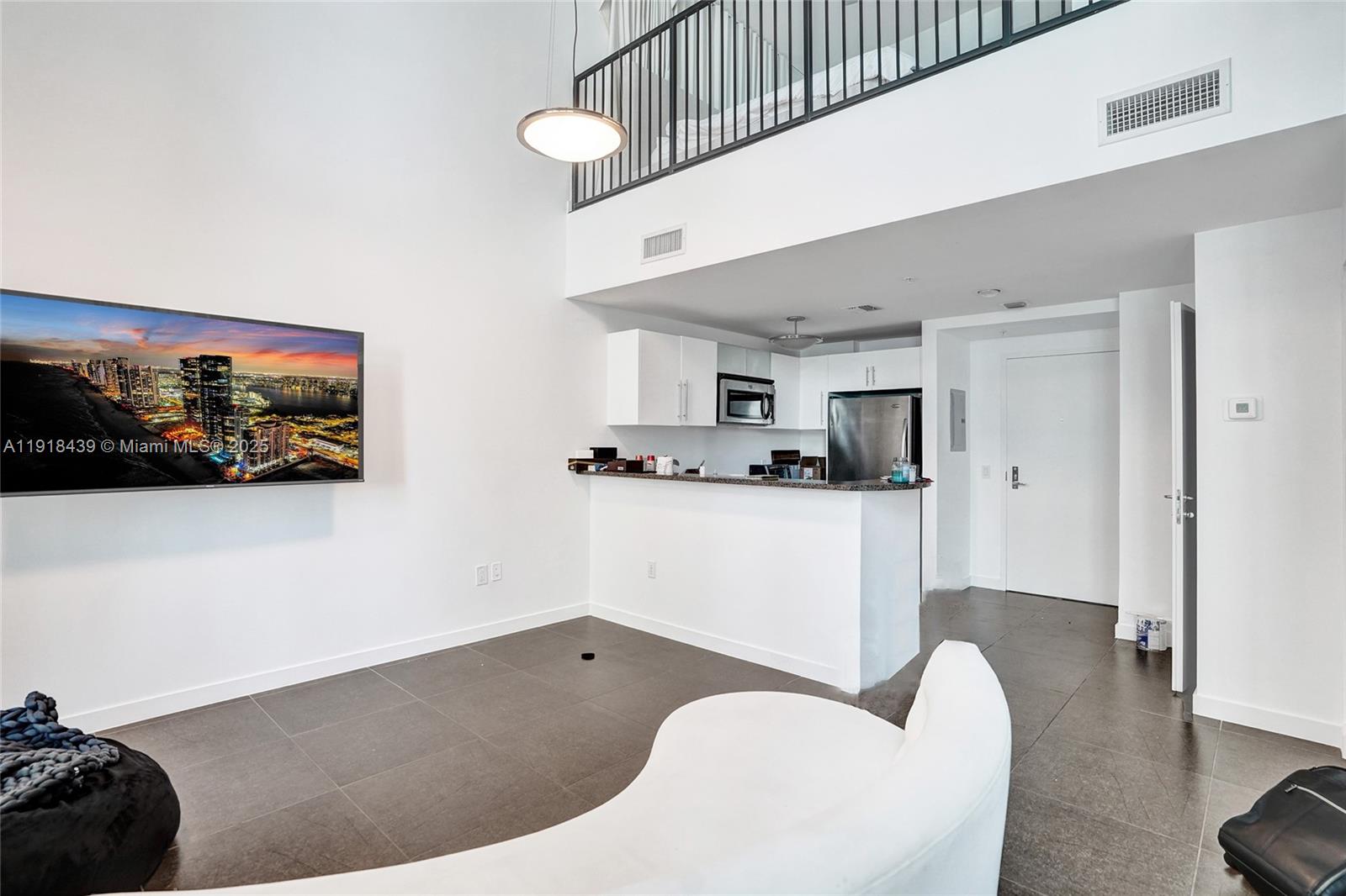 MET 1 CONDO - Residential