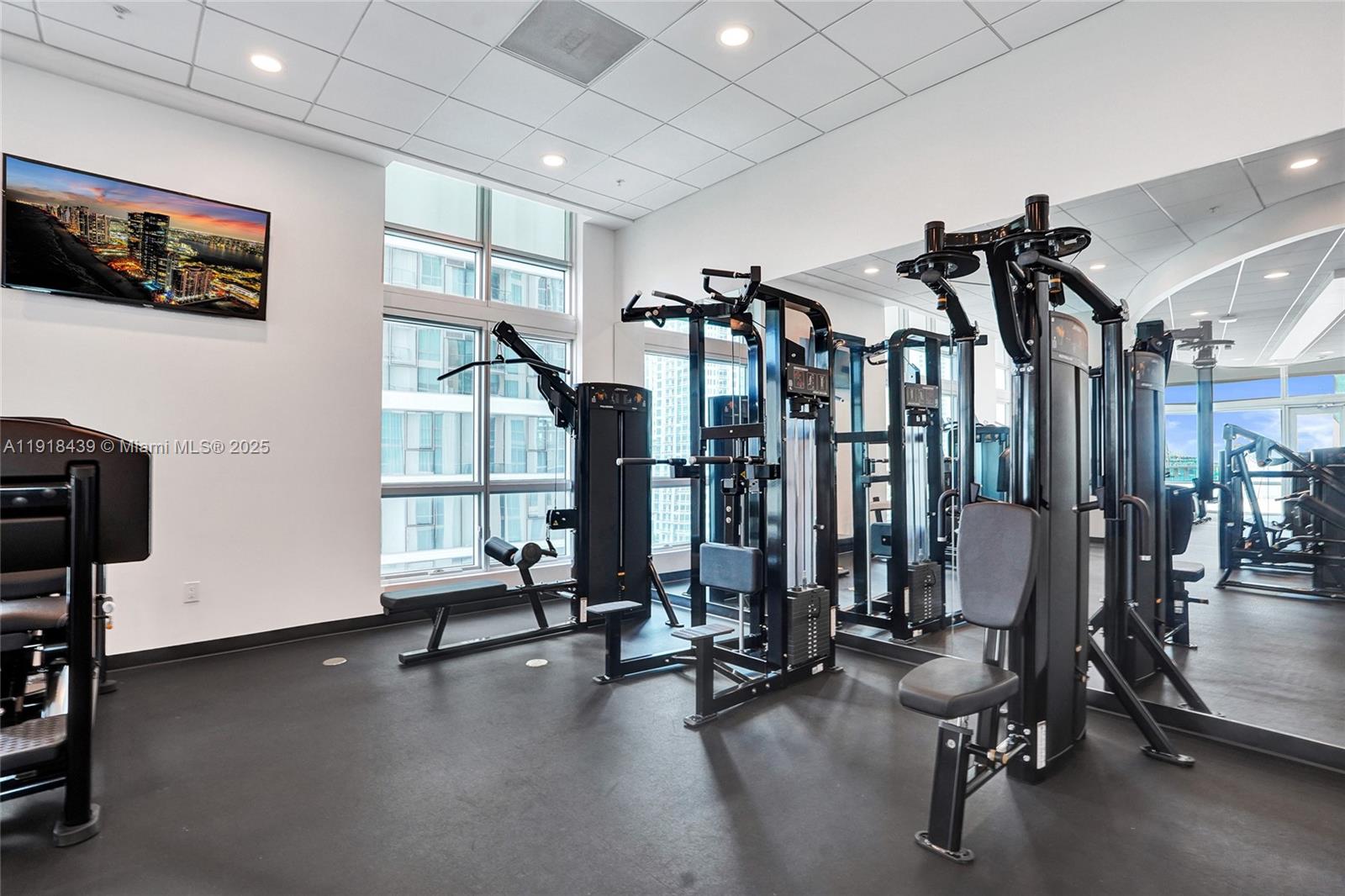 MET 1 CONDO - Residential