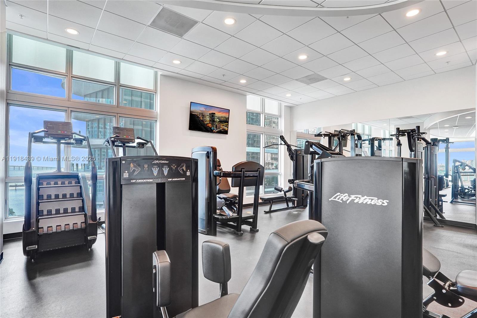 MET 1 CONDO - Residential