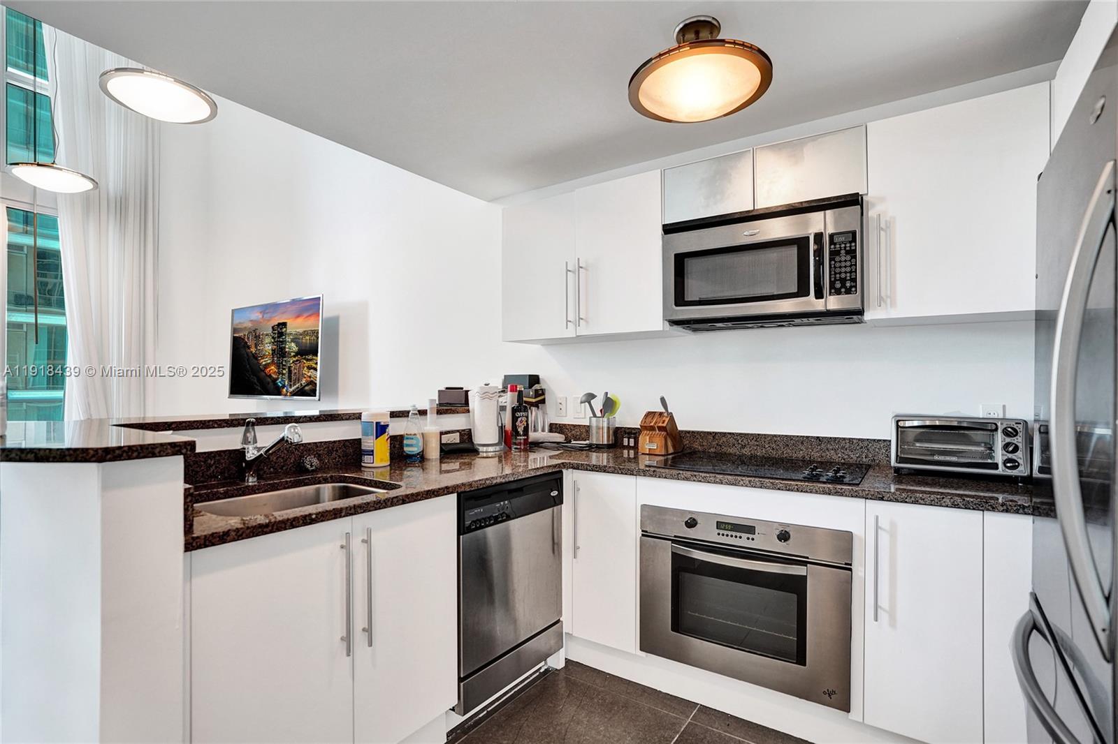 MET 1 CONDO - Residential