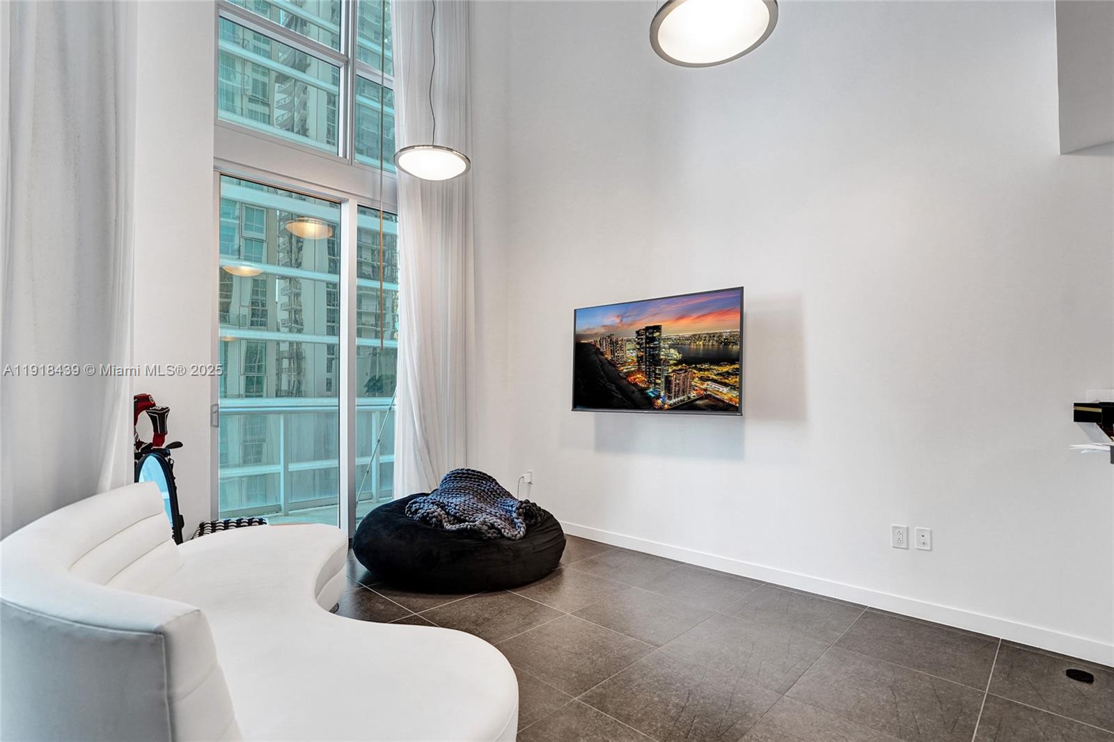 MET 1 CONDO - Residential