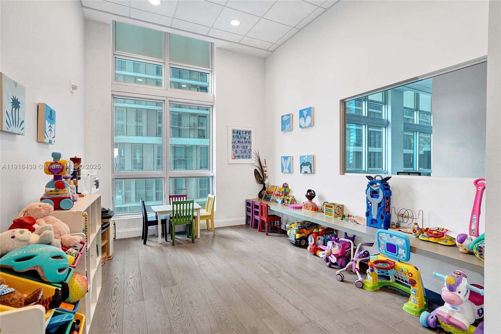 MET 1 CONDO - Residential