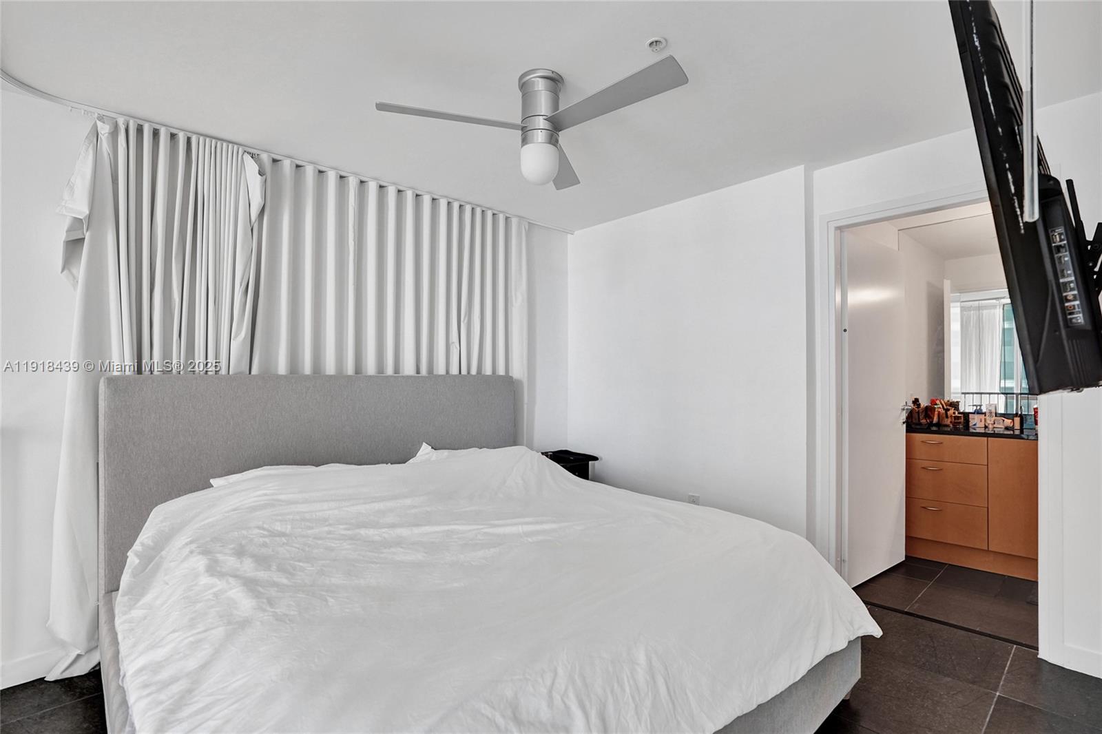 MET 1 CONDO - Residential