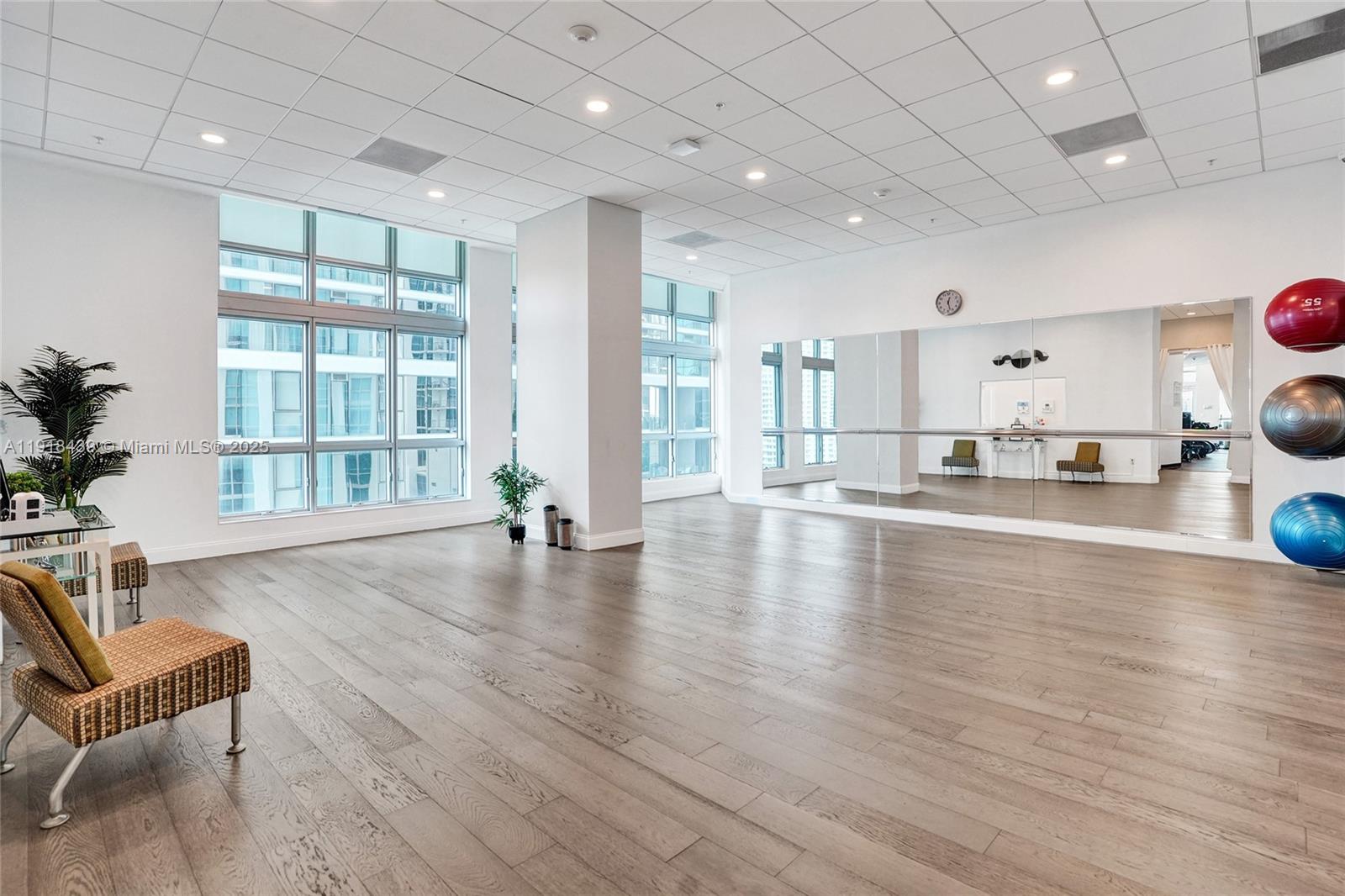 MET 1 CONDO - Residential