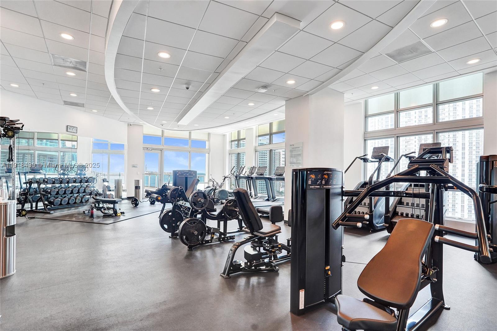 MET 1 CONDO - Residential