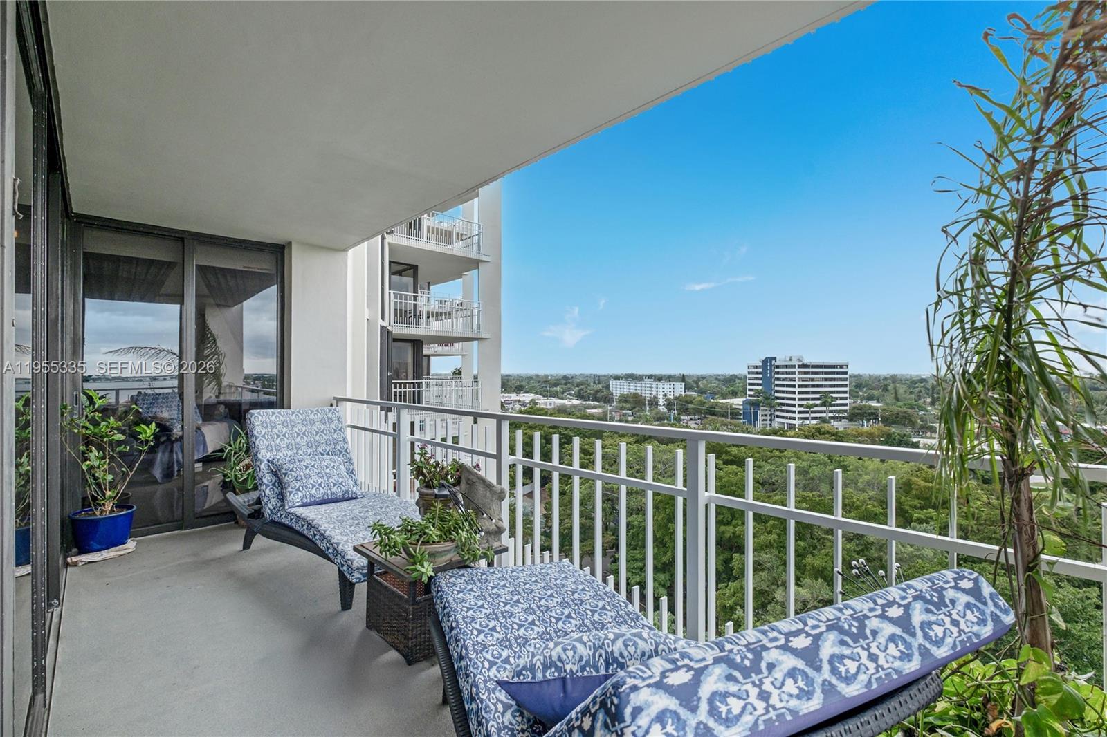 TOWERS OF QUAYSIDE CONDO - Residential