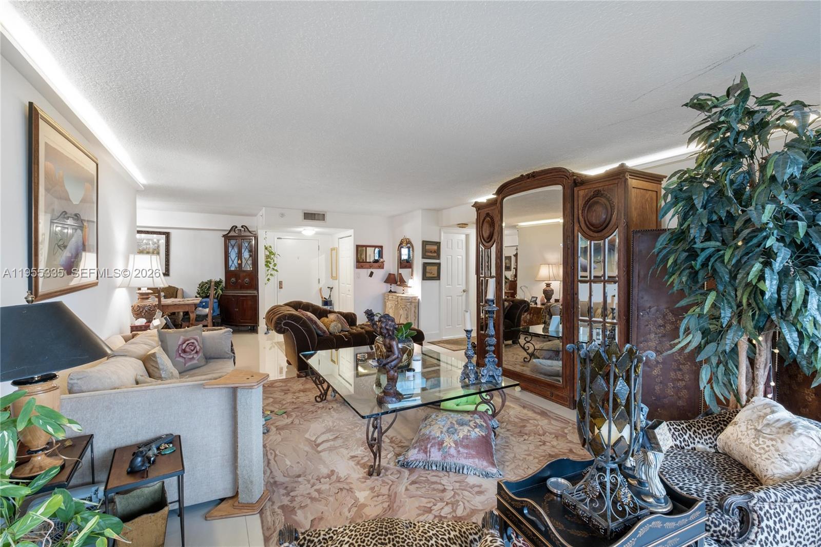 TOWERS OF QUAYSIDE CONDO - Residential