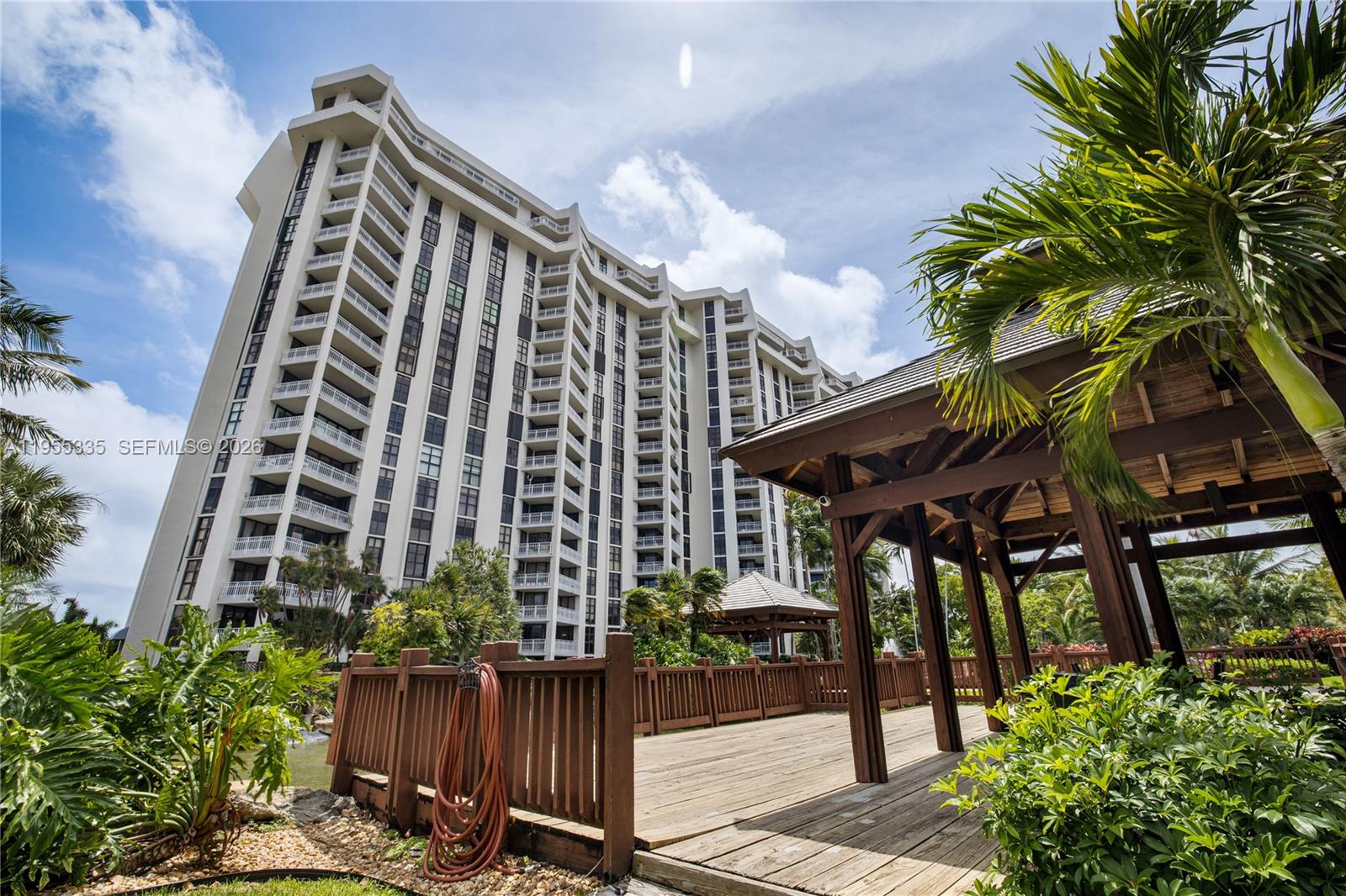 TOWERS OF QUAYSIDE CONDO - Residential