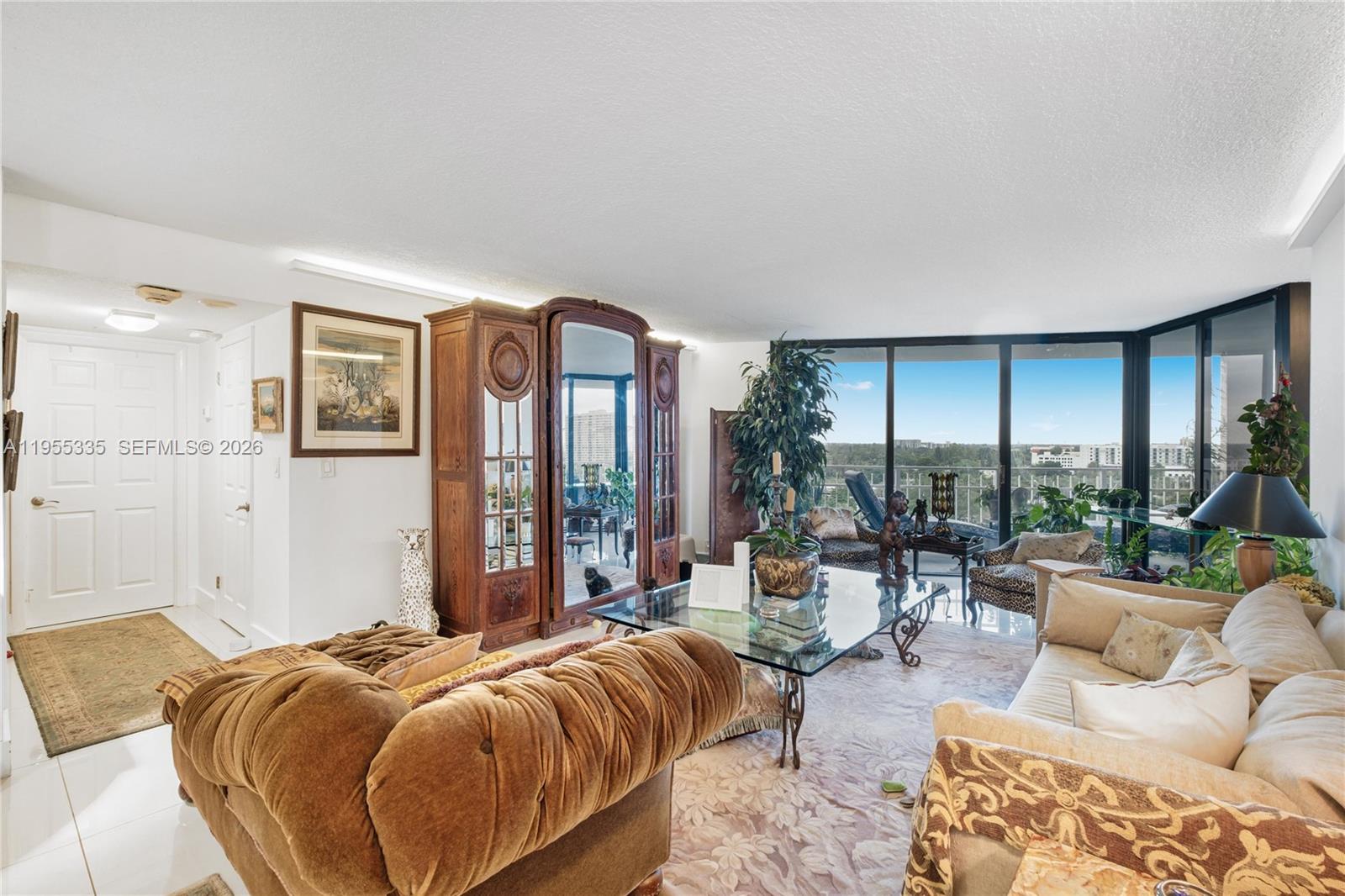 TOWERS OF QUAYSIDE CONDO - Residential